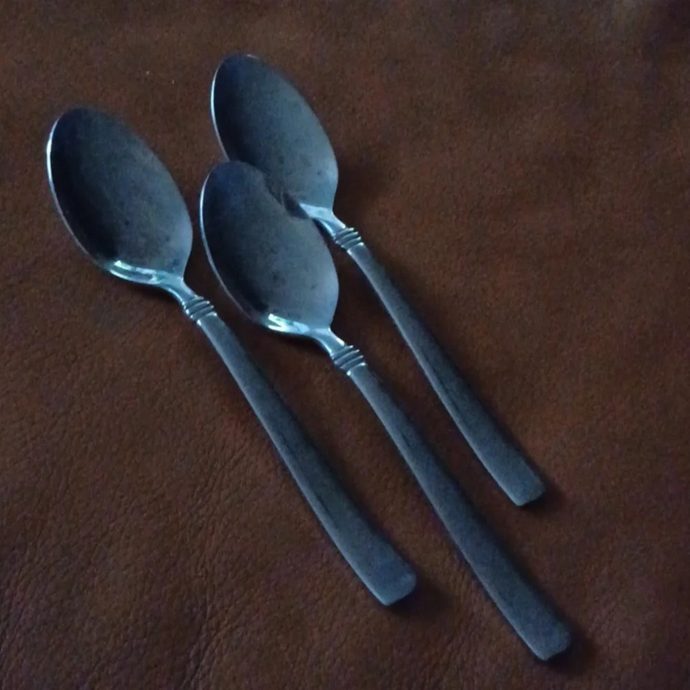 assorted tableware - Picture 5 of 9